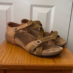 täōs Trulie Camel Woven Leather Strappy Cork Comfort Sandal SZ 41 (10-10.5)
